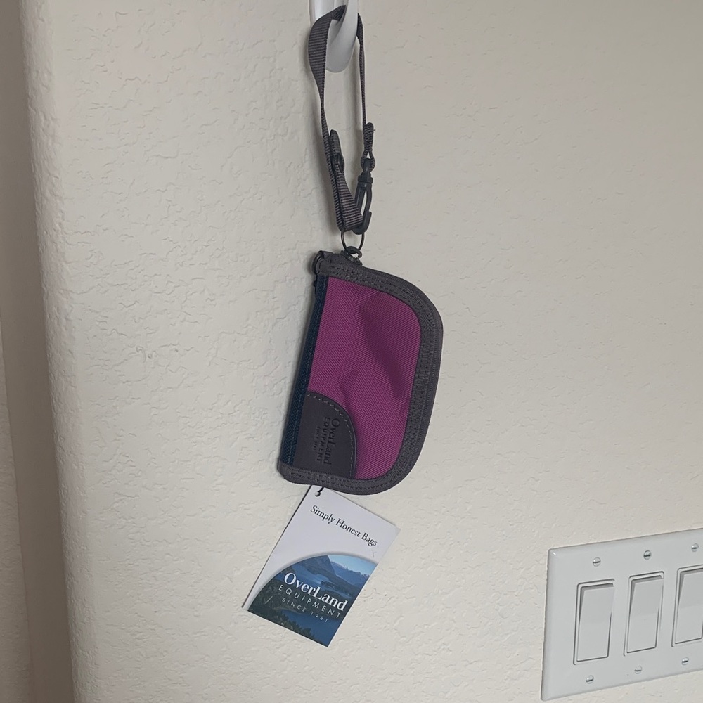 Overland Equipment NWT Orchid/Navy Go Wallet Wristlet